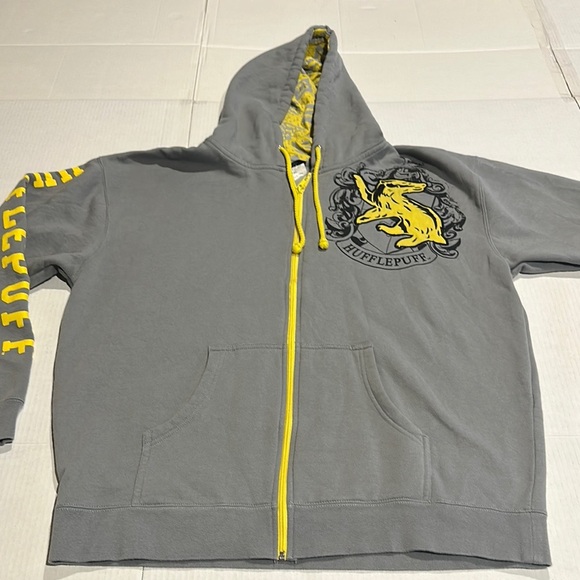 Warner Bros. Other - Universal Studios Harry Potter Gray Yellow black Hufflepuff Hoodie zipper packet